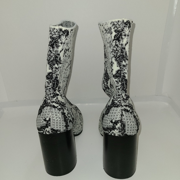 Steve Madden Ankle sock bootie - Picture 3 of 4